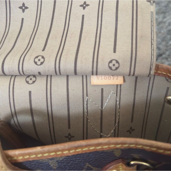 Louis Vuitton Neverfull Bag - Picture 16 of 16